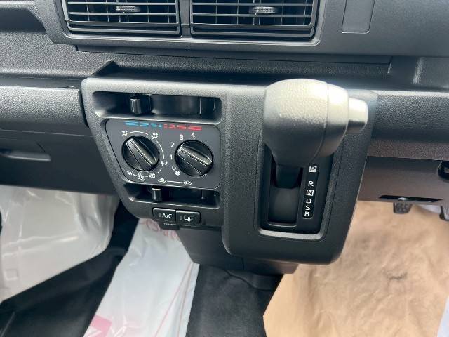 ダイハツ ハイゼットカーゴ10枚目