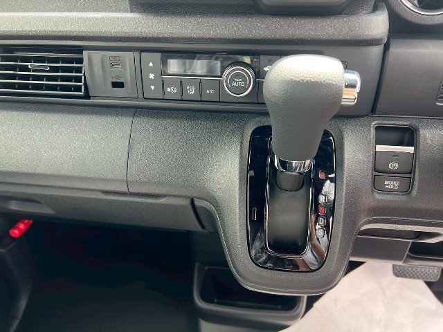 ホンダ N-BOXカスタム9枚目