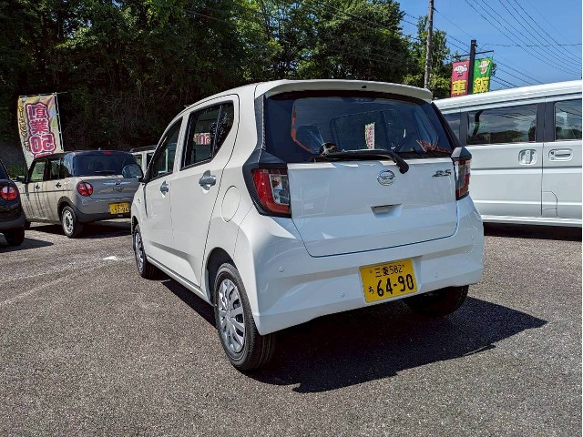 ダイハツ ミライース4枚目