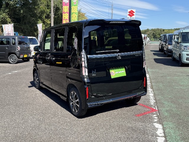 ホンダ N-BOXカスタム3枚目